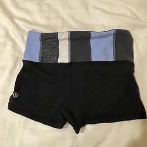 Lululemon Athletic Shorts Size 2 Reversible